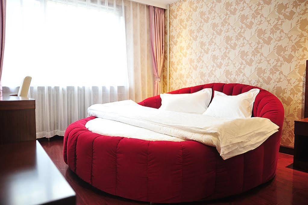 East Sacred Hotel Beijing Exterior foto