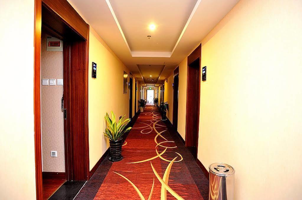 East Sacred Hotel Beijing Exterior foto