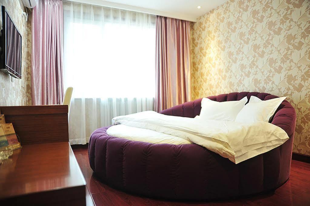 East Sacred Hotel Beijing Exterior foto